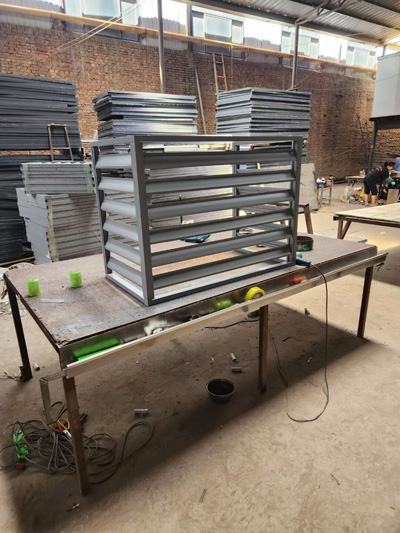 空調外機罩生產(chǎn)場(chǎng)景